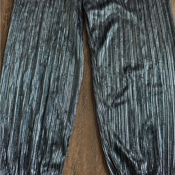 Victoria’s Secret metallic sleeping pants.  Jogger style, women’s size large. - Picture 8 of 9